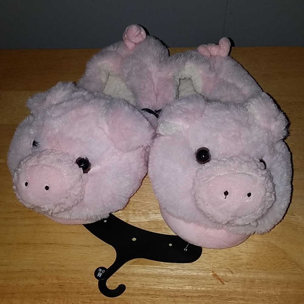 NWT Fuzzy Pig Slippers